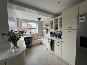 BREAKFAST AREA- click for photo gallery